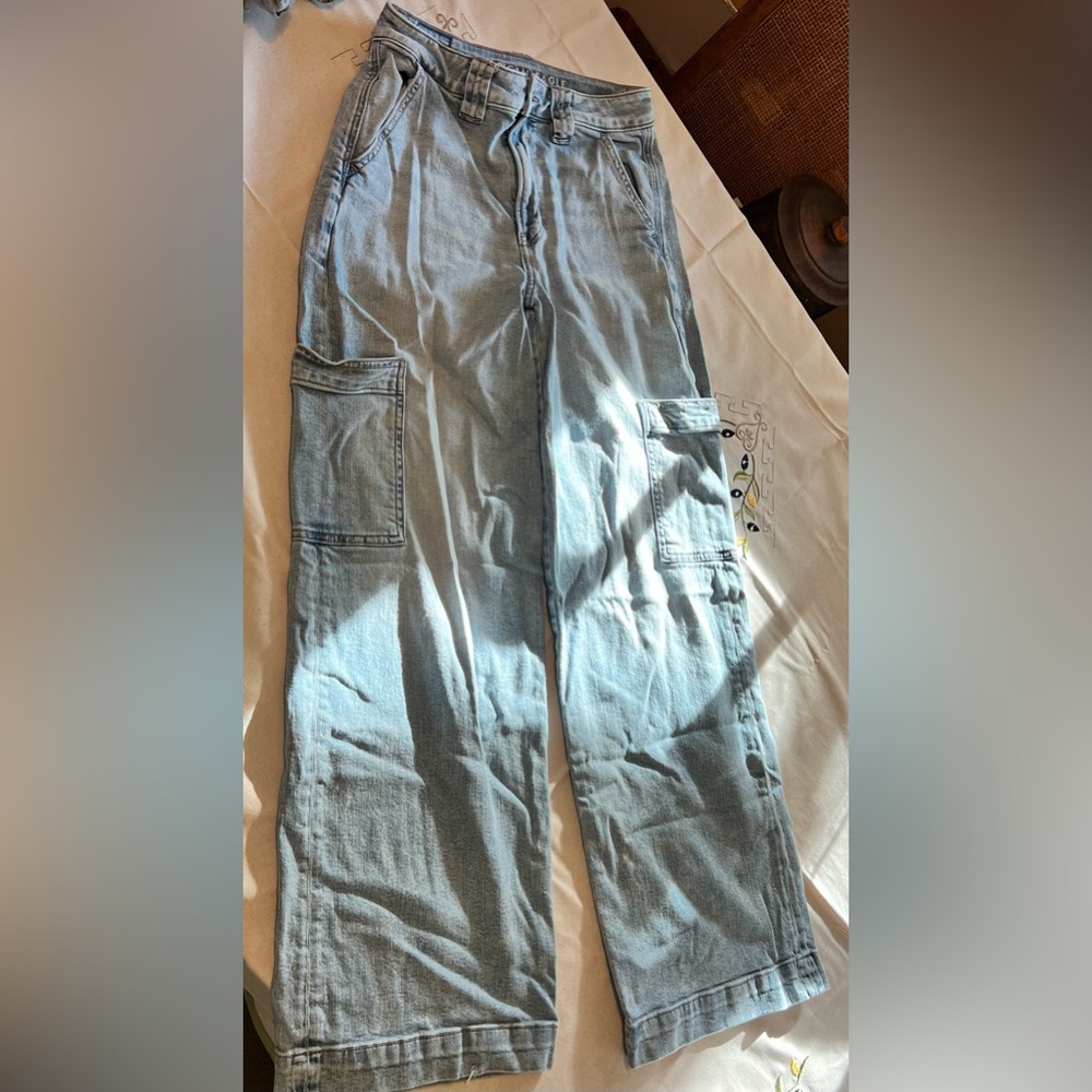 American Eagle wide leg jeans! Size 2! Excellent condition! RN 54485!